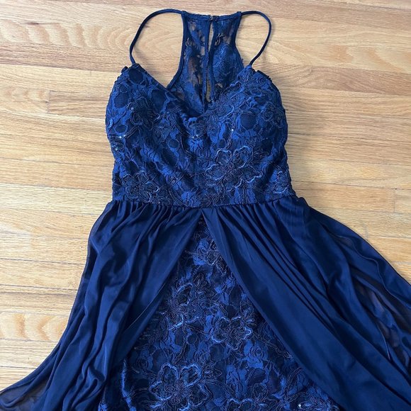 Gorgeous lace mini dress - Picture 11 of 16